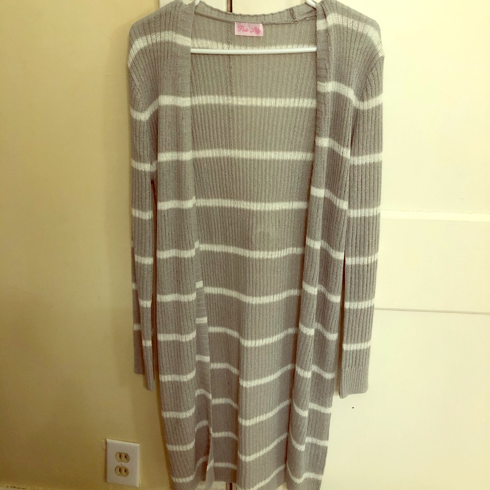 Pink lily Gray and white duster